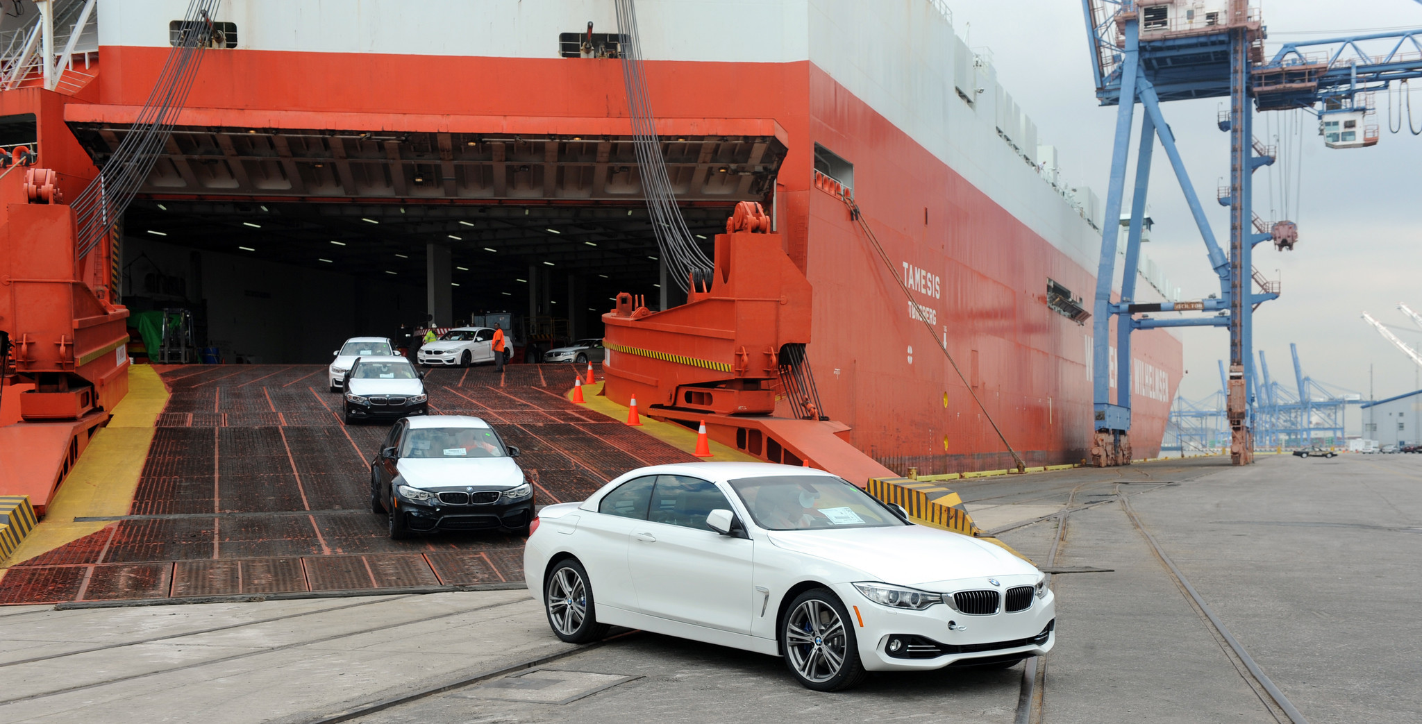 Role of A Customs Broker in A Successful Car Importing to Canada